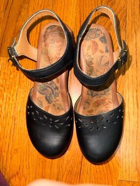 b.o.c. Women's Jasmine Comfort Mary Jane Sandals